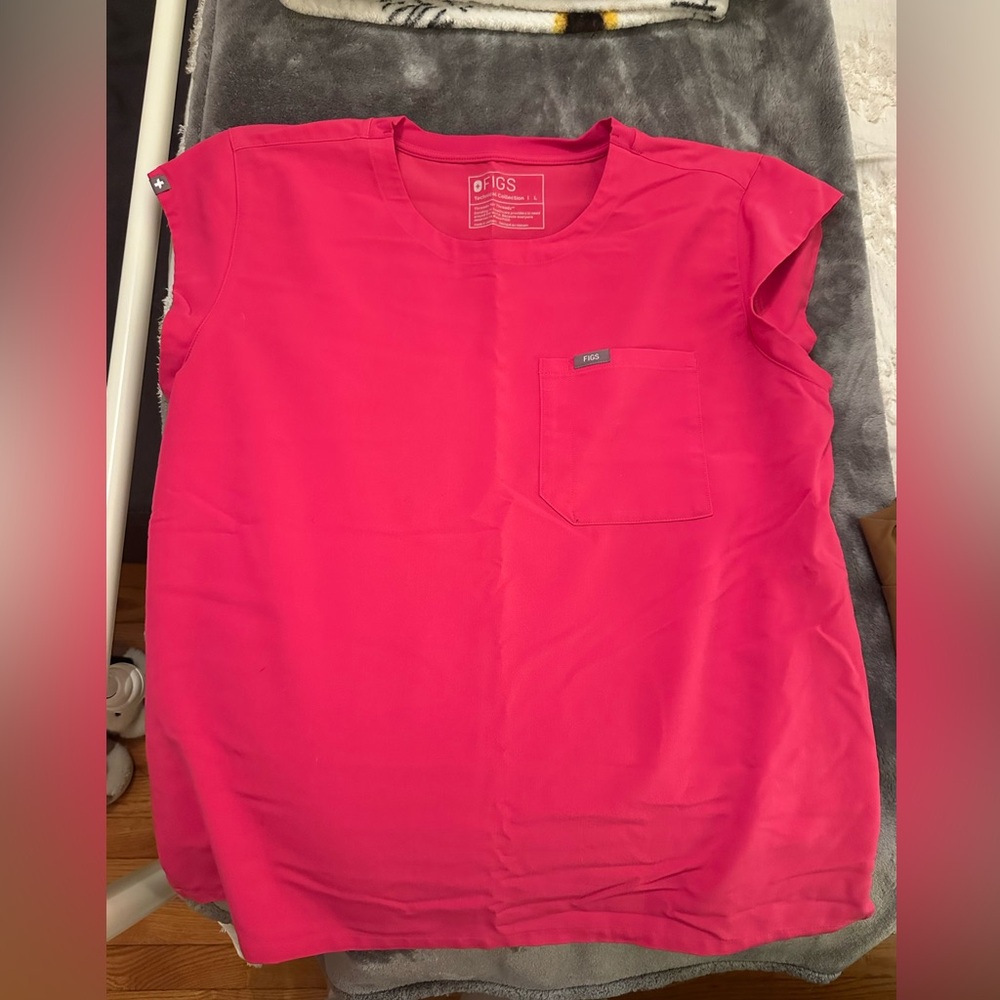 Figs Women's Vibrant Pink Short Sleeve Top